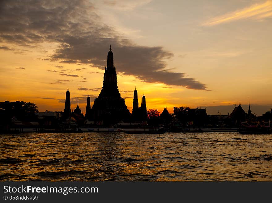 Silhouette of Wat Arun Temple in bangkok thailand at sunset