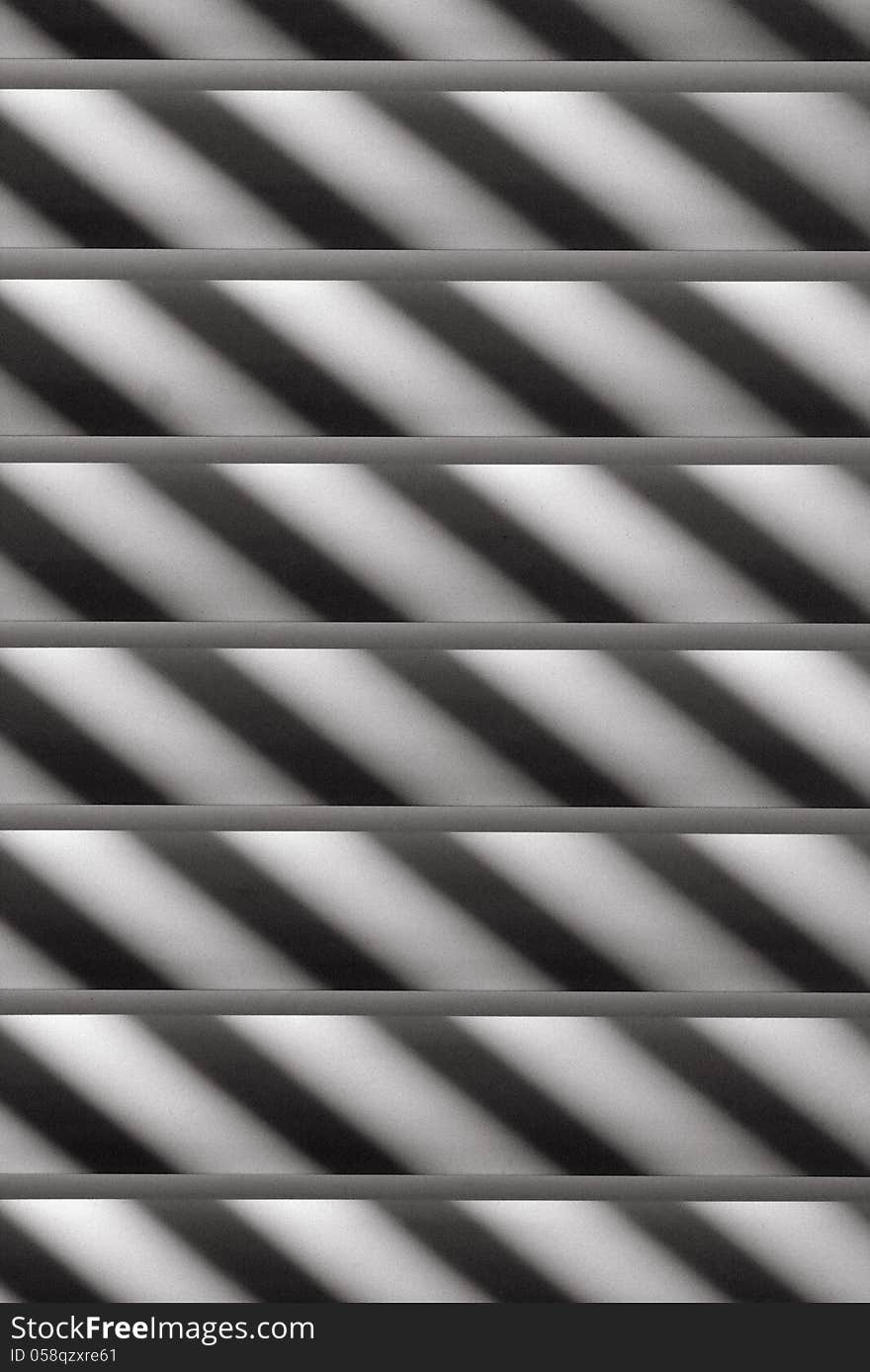 Semi-closed metallic blinds