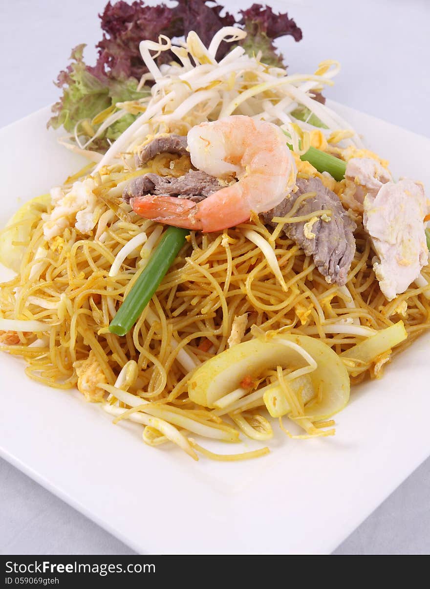 Sigapore noodles stir fried with vermicelli noodles.