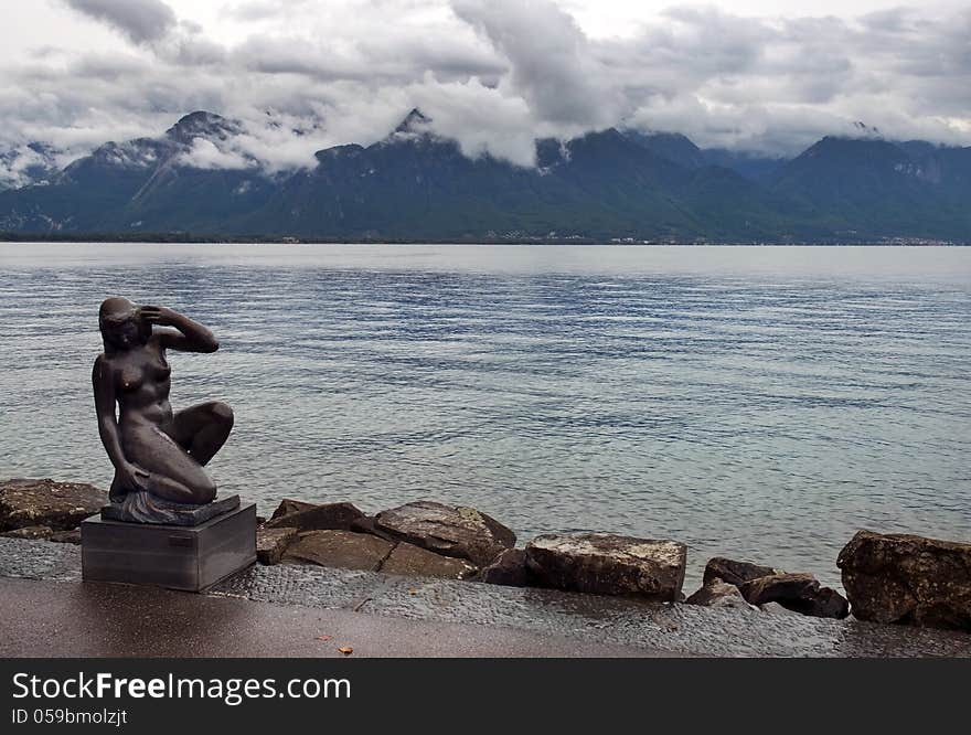 Sculpture of nude girl on lake Geneva, Montreux