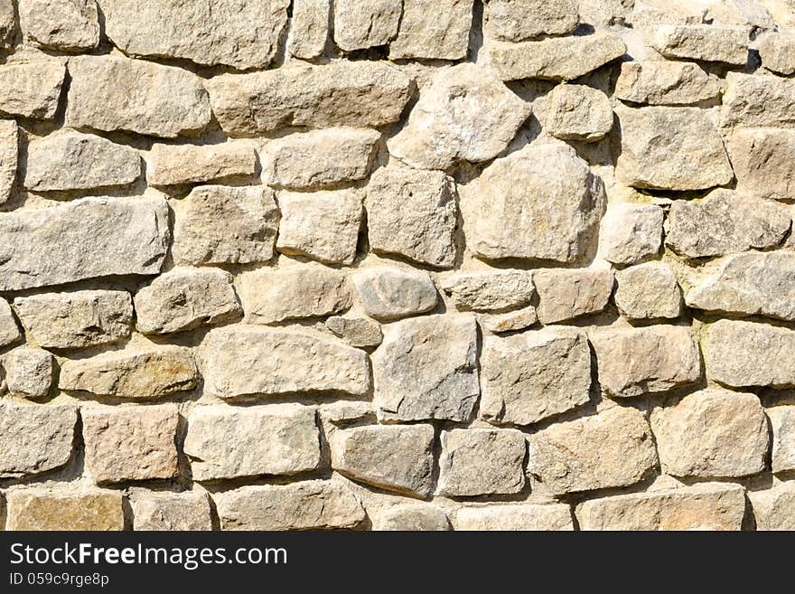 Wall made ​​of crushed rocks