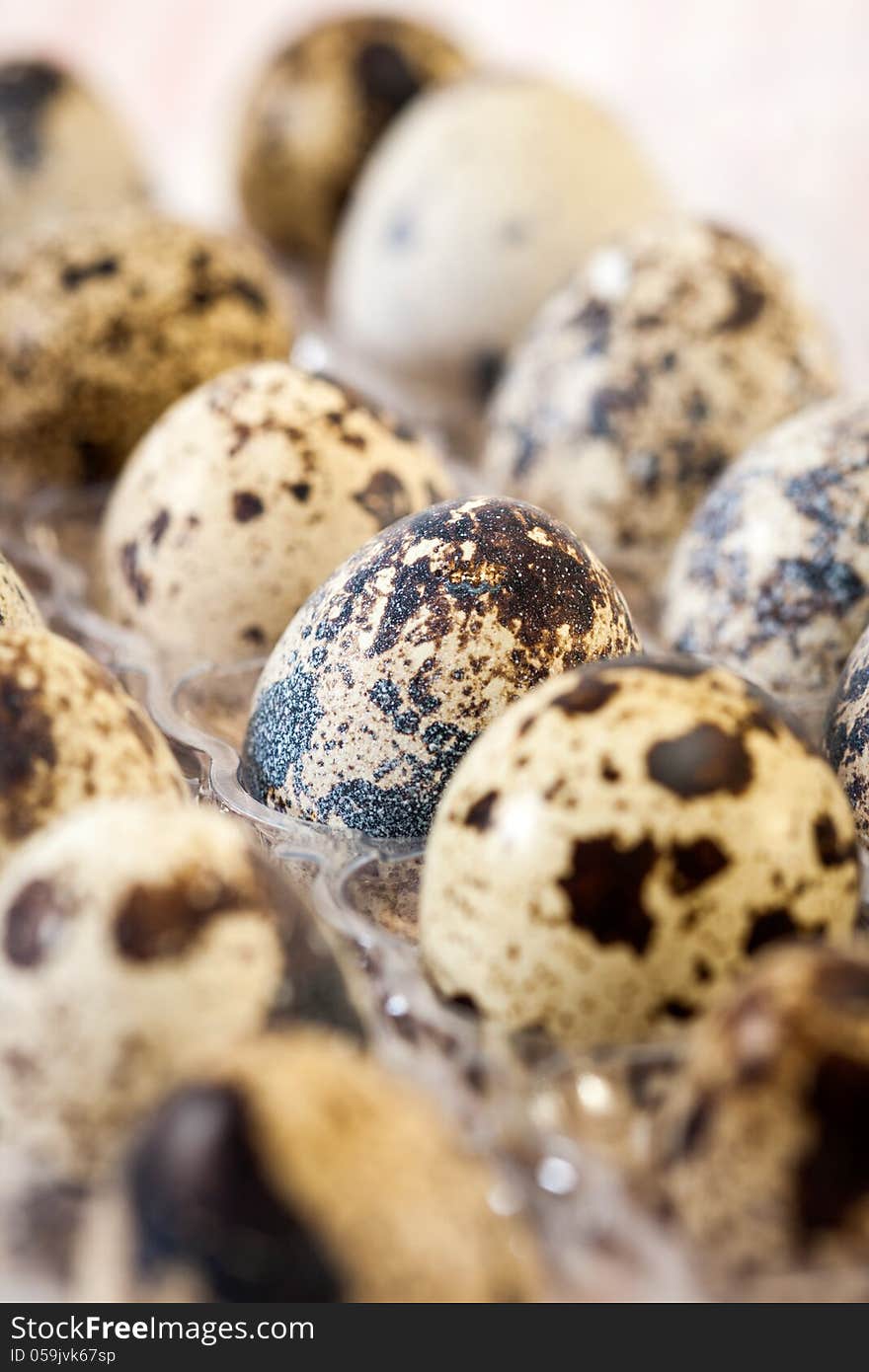 Quail eggs in a wooden bowl