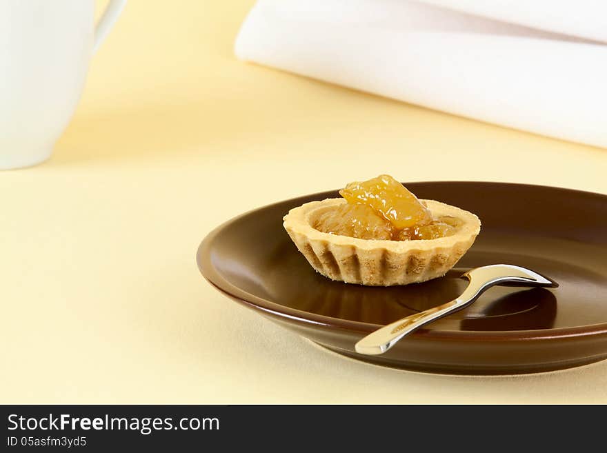 Tartlet with peach jam