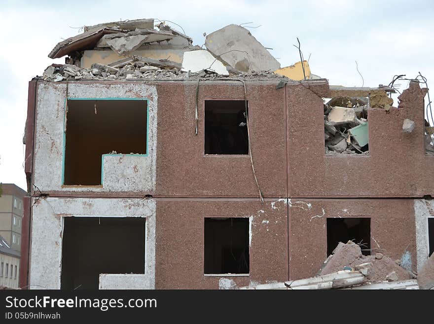 Demolition of a house in Magdeburg