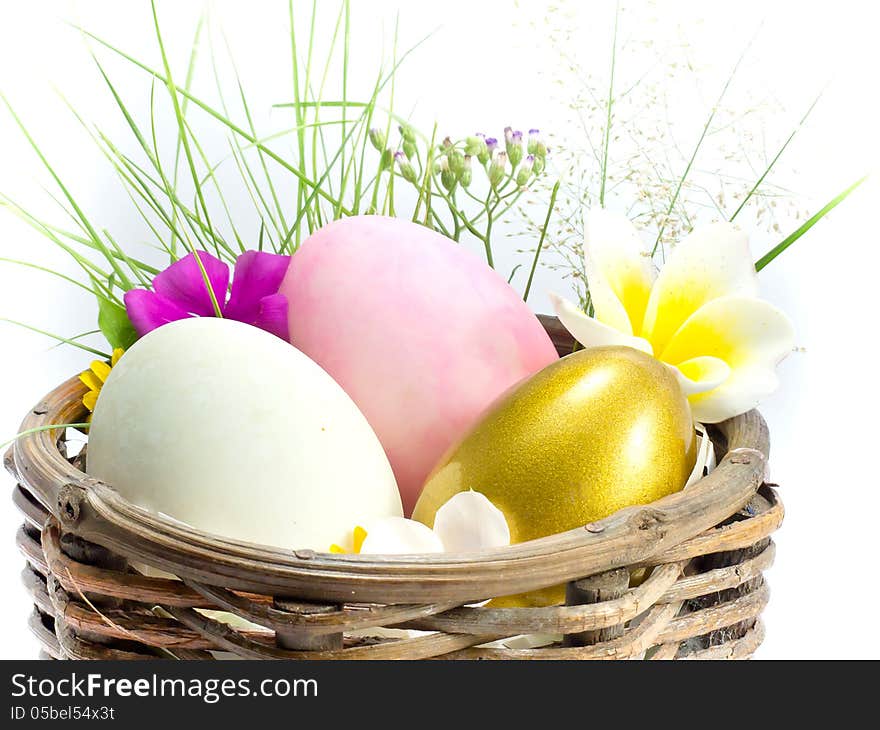 Easter egg in the basket with flowers