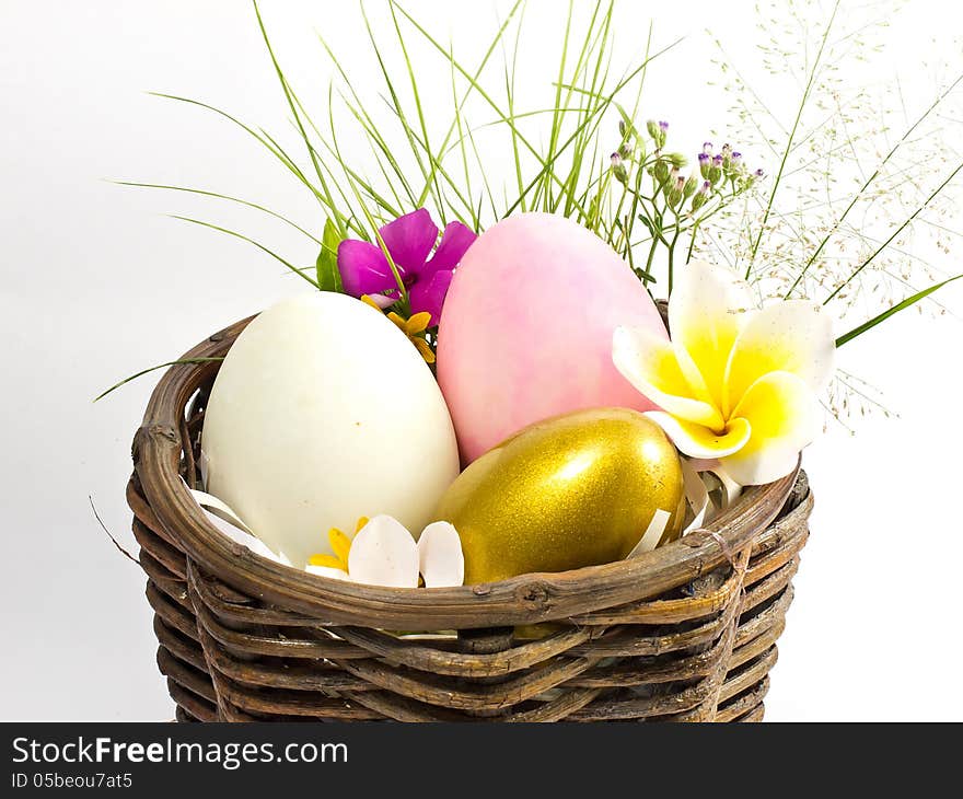 Easter egg in the basket with flowers