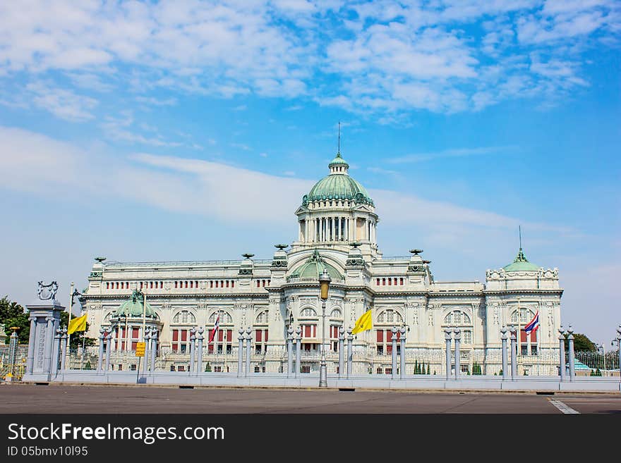 Ananta Samakhom Throne Hall blue sky background