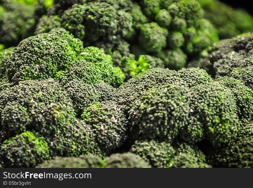 Broccoli in a pile on a farm stand