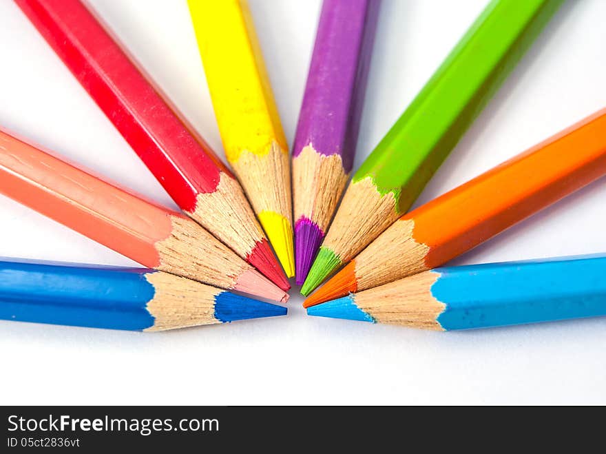 Seven color pencils point to each others