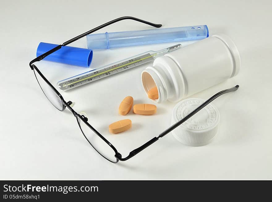 Medical kit, consisting of tablets, points and thermometer