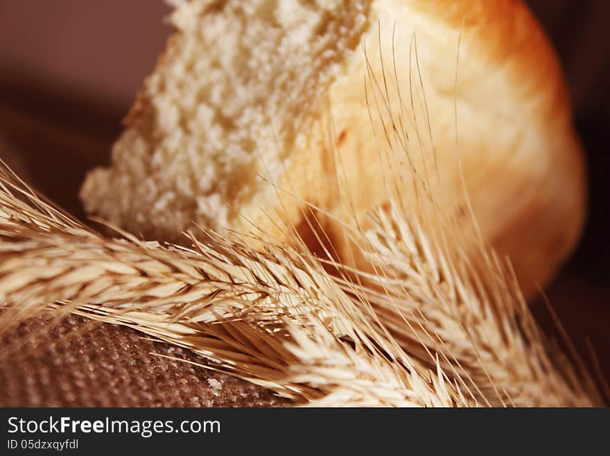 Bread and wheat ears (details)