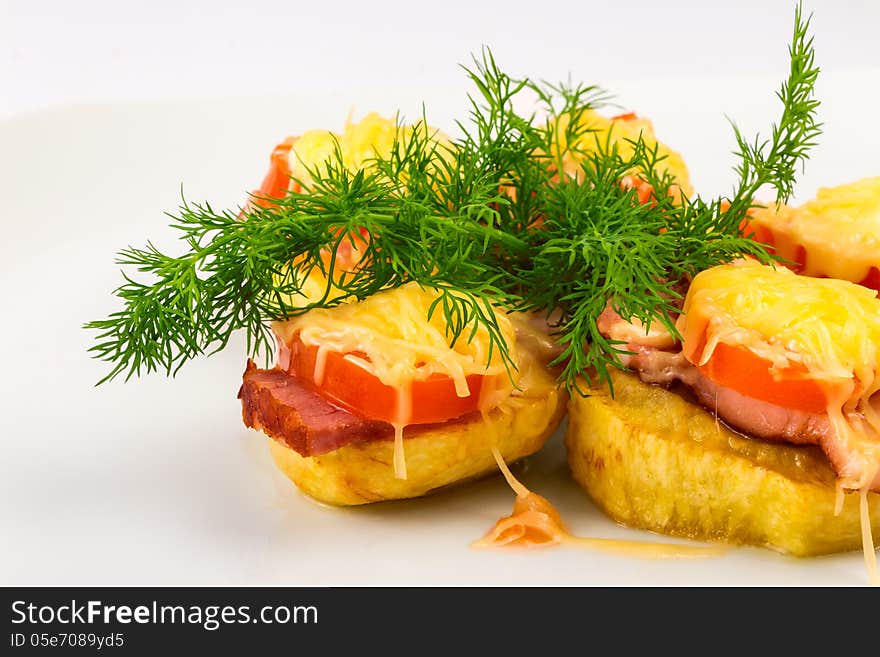 Sandwiches made ​​from potatoes, bacon and cheese. Sandwiches made ​​from potatoes, bacon and cheese