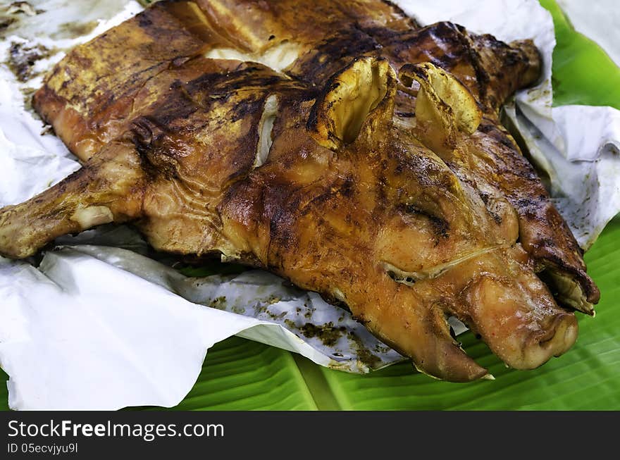 Barbecued suckling pig with Banana leaves