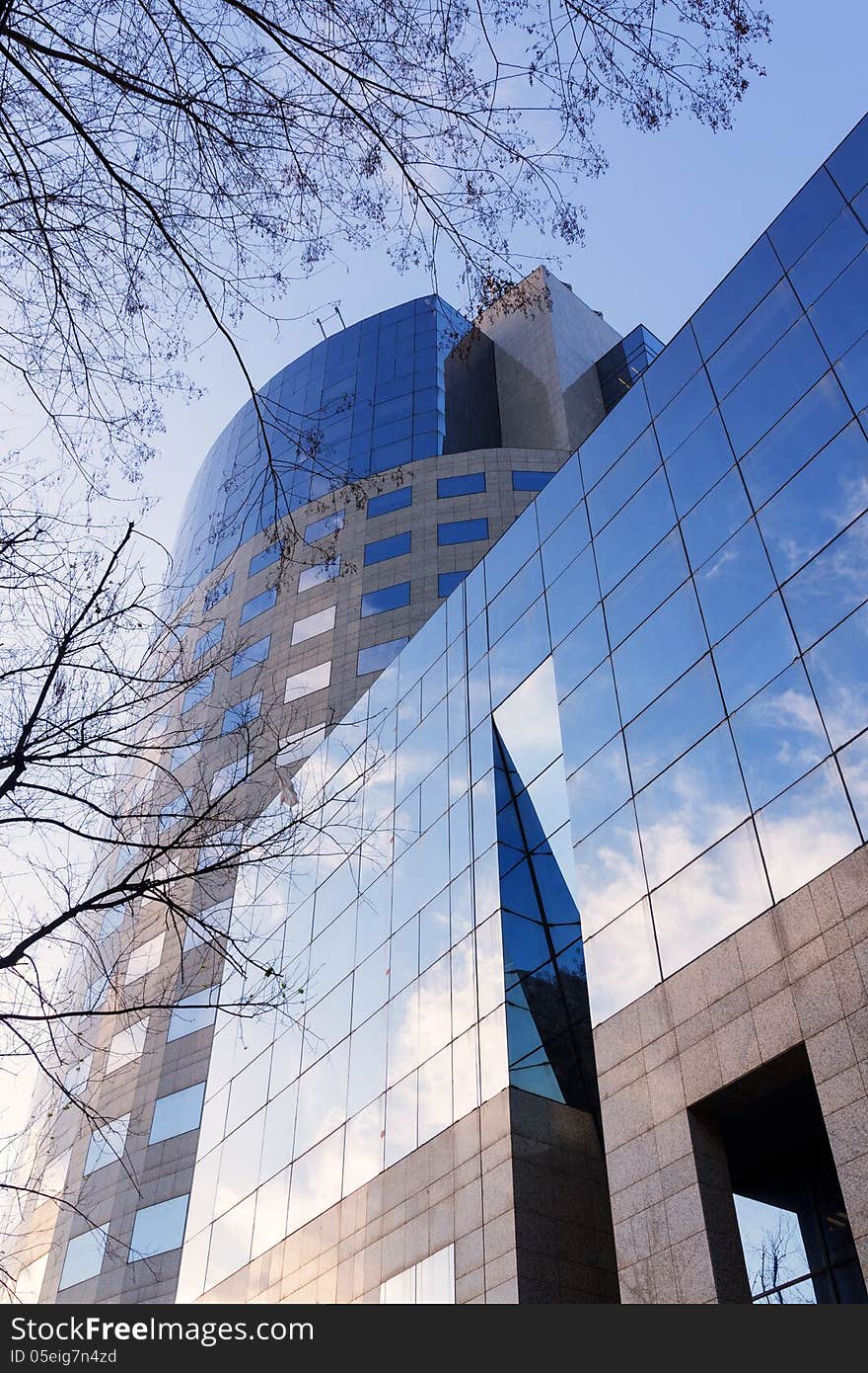 A modern glass building from Bucharest