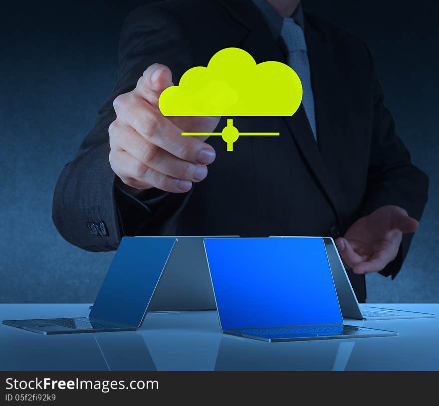 Businessman working with a Cloud Computing diagram