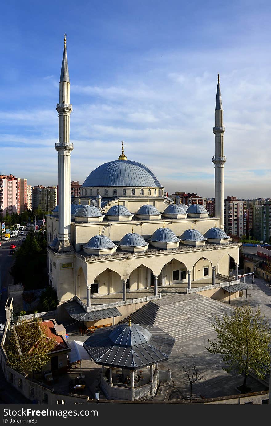 Mosque in Istanbul, made ​​famous scholars of religion in the name of Suleyman Hilmi Tunahan. Mosque in Istanbul, made ​​famous scholars of religion in the name of Suleyman Hilmi Tunahan