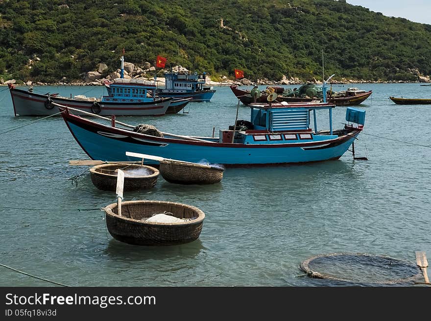 Fishing boats and coracles in the bay