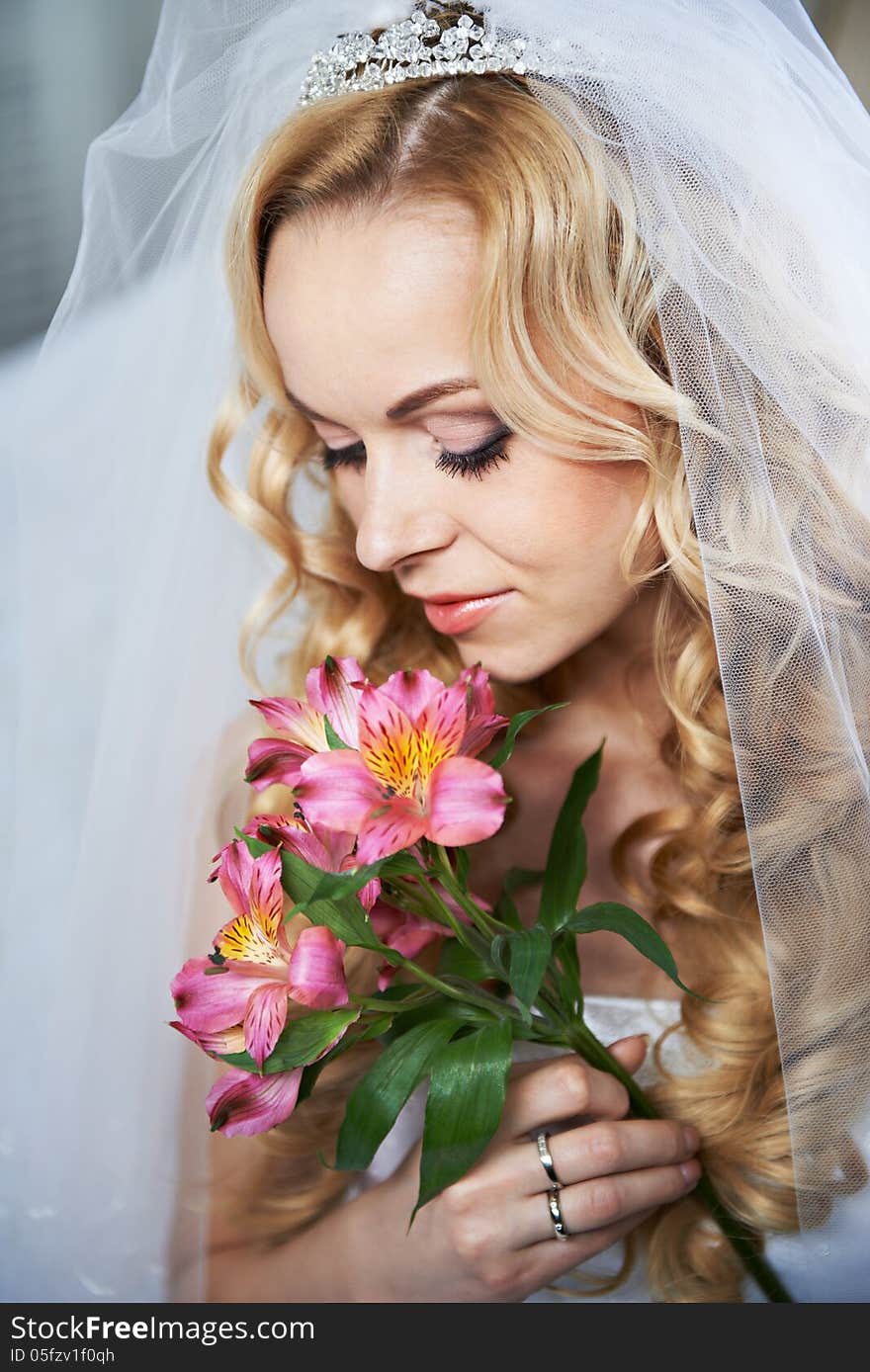 Portrait beautiful bride with bouquet of lilies