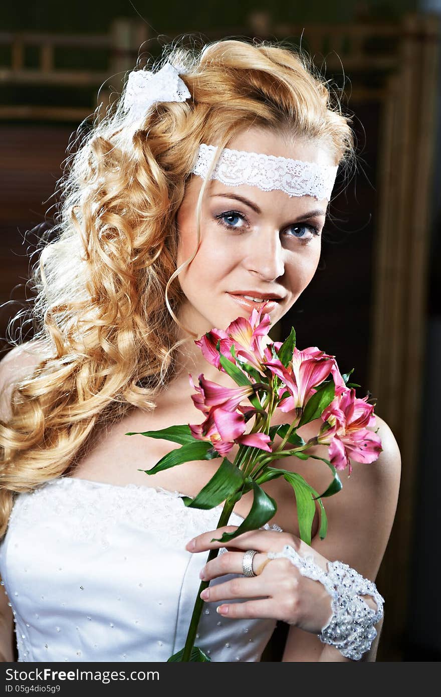 Portrait beautiful bride with bouquet of lily