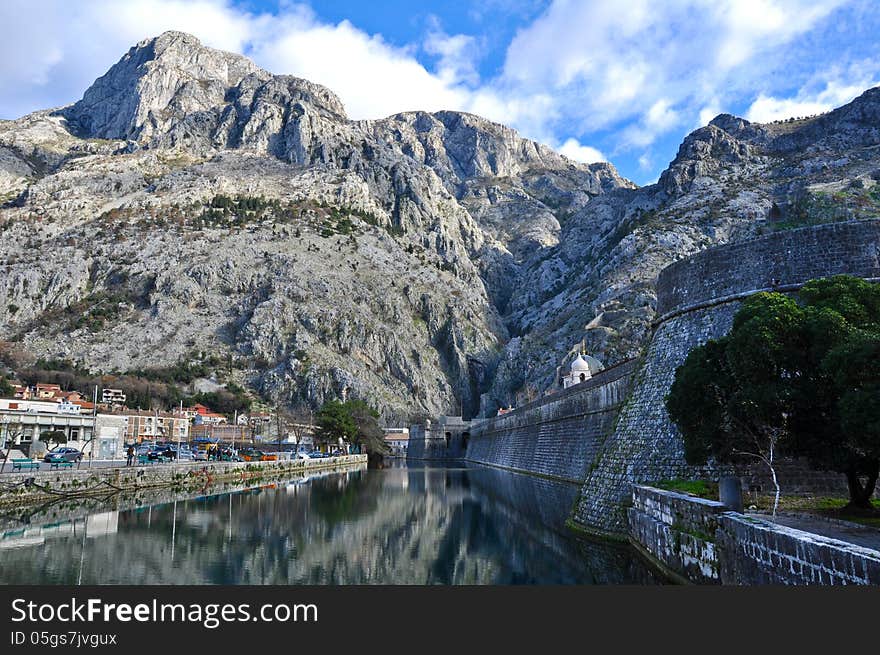 KOTOR FORTRESS AND MOUNTAINS