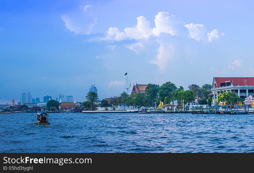 Wat Arun is located along the Chao Phraya River