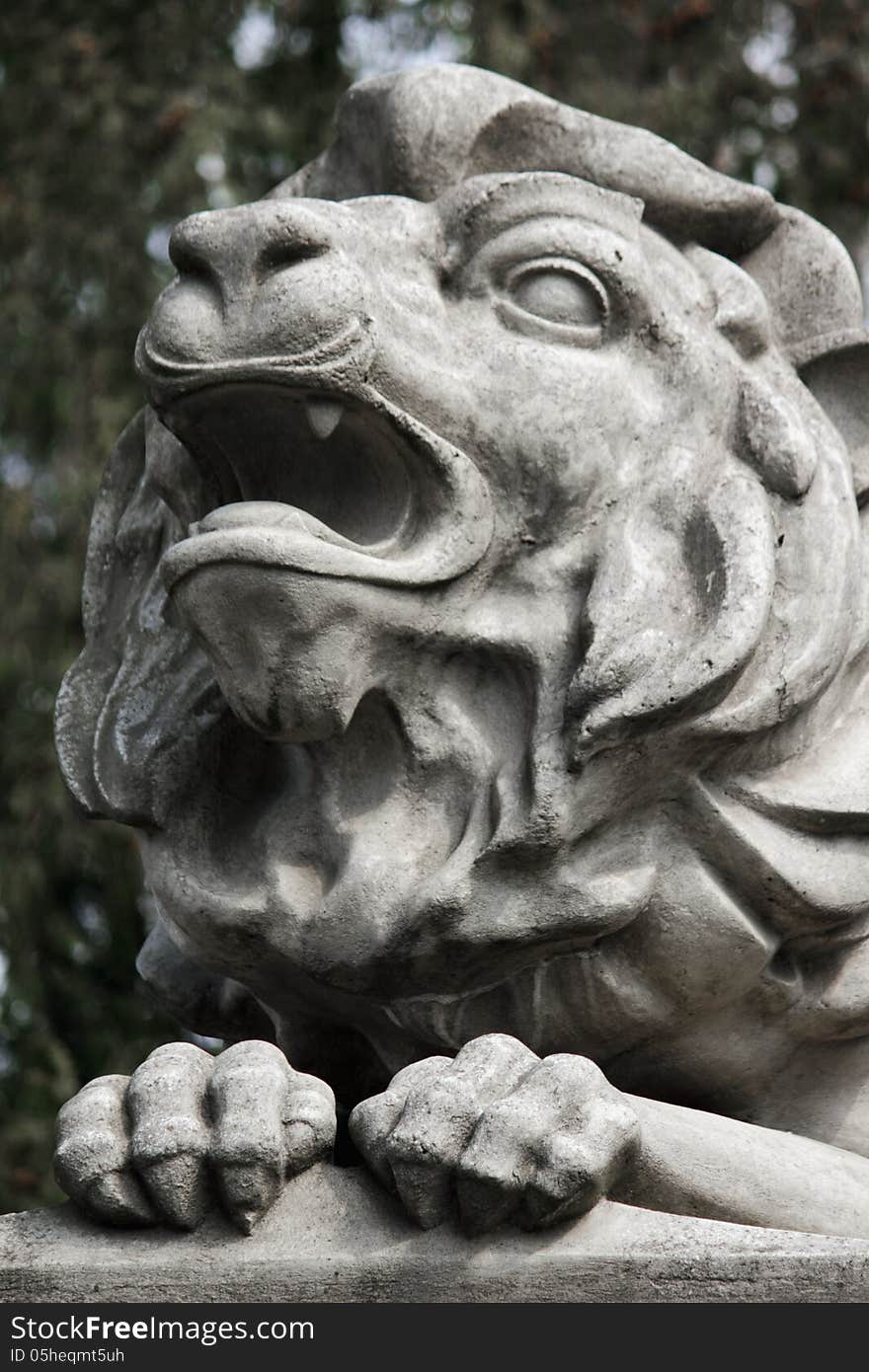 Sculpture of a lion as a symbol of strength and greatness