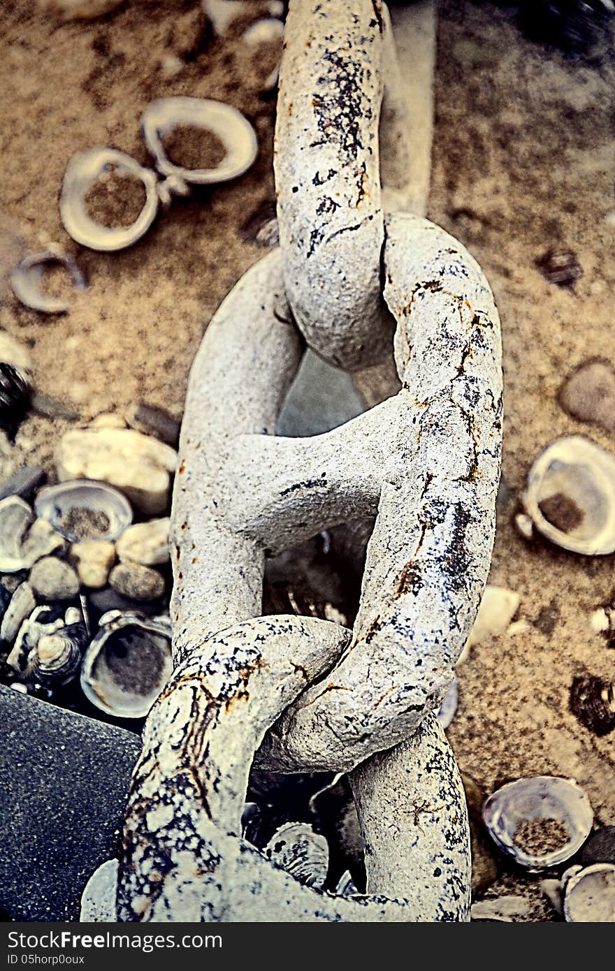 A length of an old anchor chain at the Rhine-shore