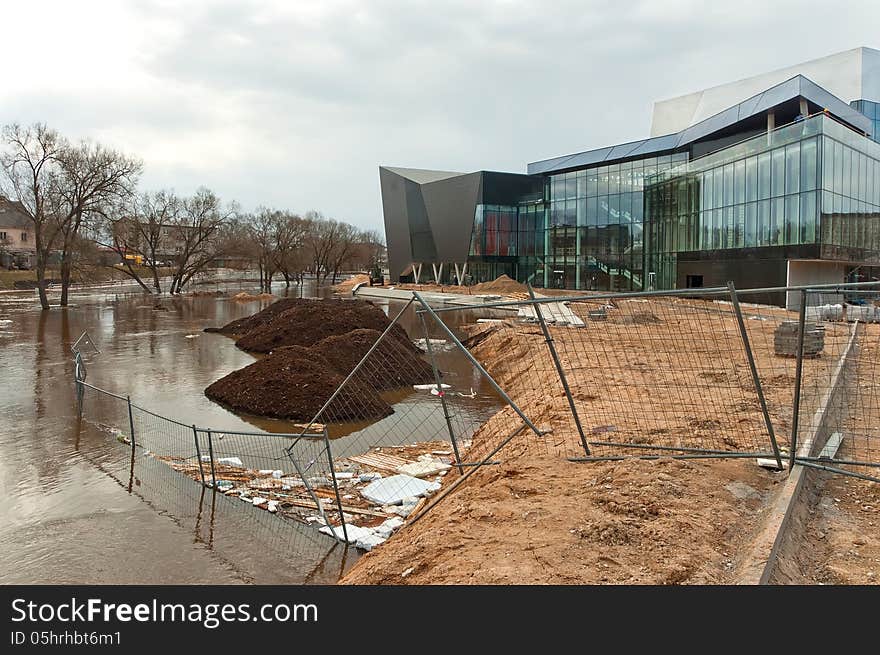 Flooding threatens building under construction