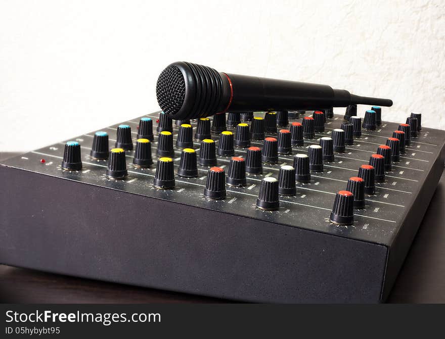 DJ mixer with microphone