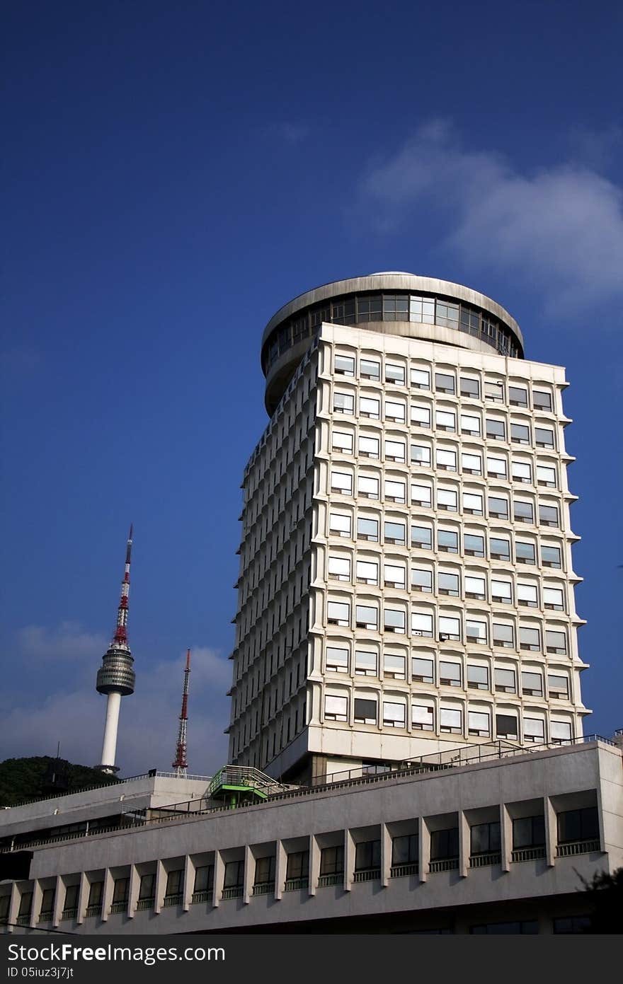 Seoul city house building street people antenna machine cars skyscrapers