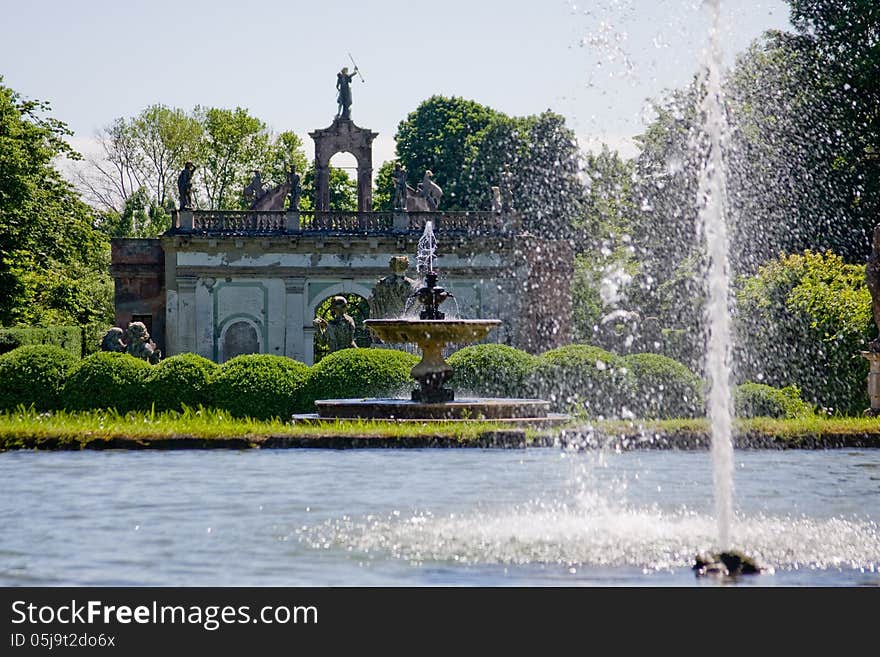 Villa Barbarigo, fountain. Italian garden.