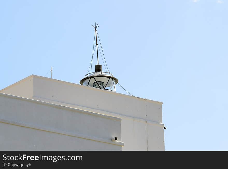 Located on the promontory, consists of a white-washed building, square-shaped with three floors. Built in 1903 was triggered by the Royal Navy in 1925. Located on the promontory, consists of a white-washed building, square-shaped with three floors. Built in 1903 was triggered by the Royal Navy in 1925.