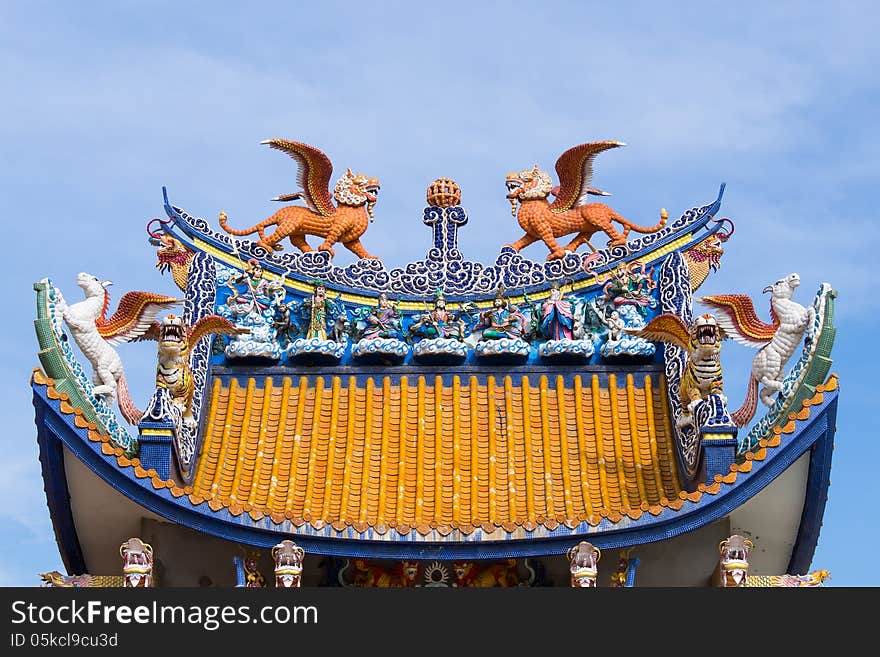 Chinese sculpture on roof : Dragon-headed unicorn is a symbol of goodness