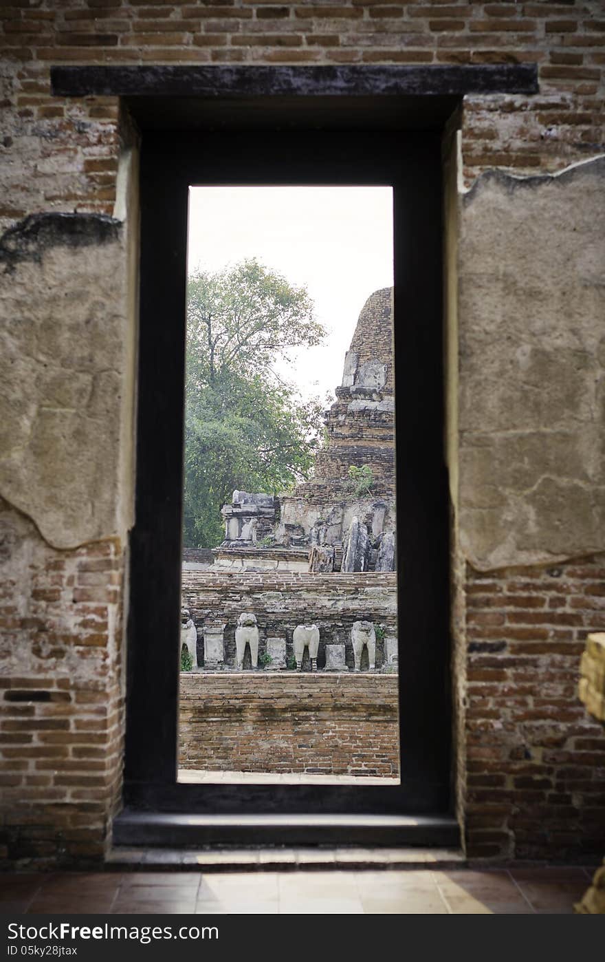 The gate at Wat Maheyong, Ayutthaya, Thailand