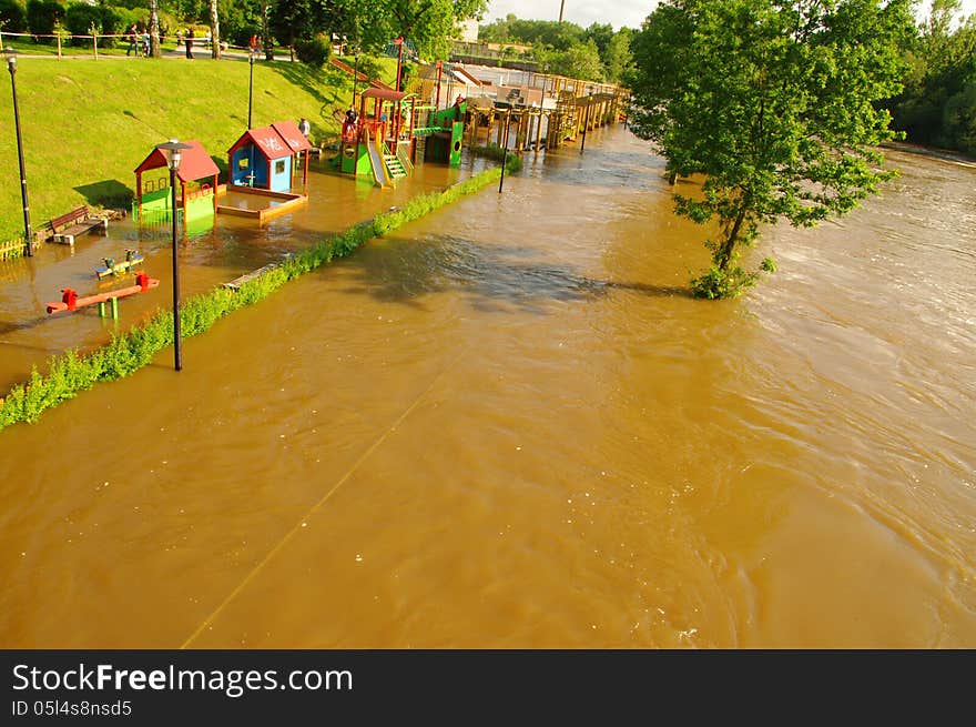 The photograph shows a playground in Zagan, odes overflowing rivers flooded beaver. The photograph shows a playground in Zagan, odes overflowing rivers flooded beaver.