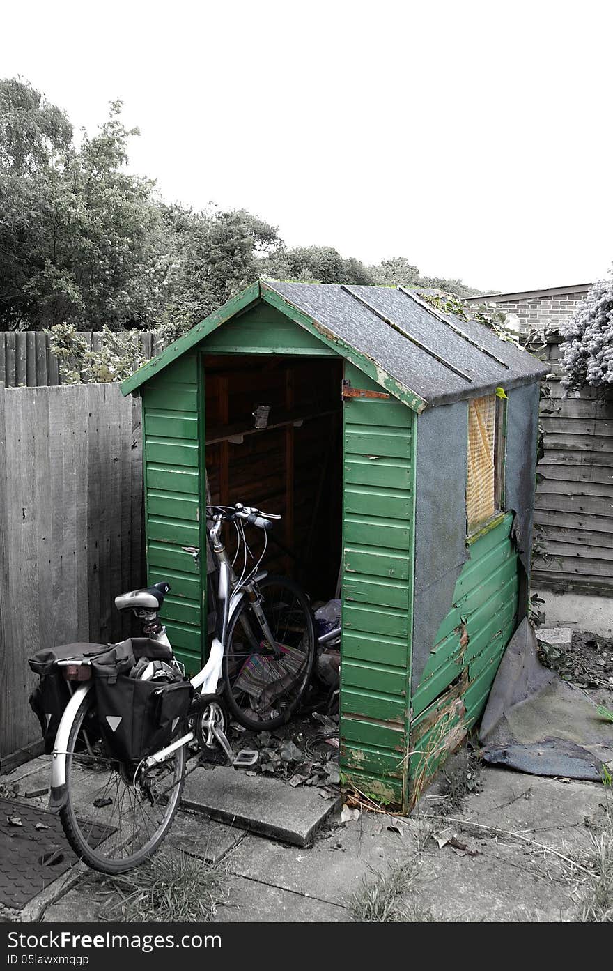 An old shed rotting away in the garden. An old shed rotting away in the garden