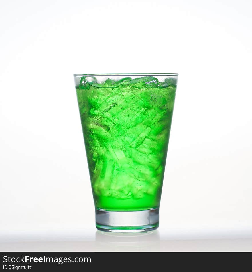 Green fruit flavour soft drinks whit soda water on white background