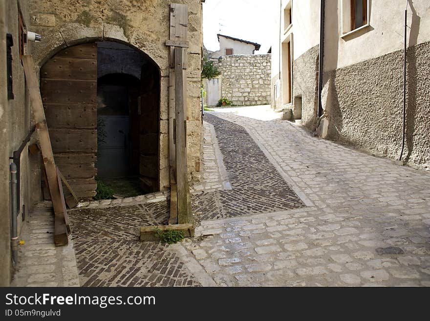 Historic center of Fontecchio (Abruzzo - Italy), more than 3 years after earthquake. In this picture the 14th century fountain. Fontecchio is a comune and town in the Province of L'Aquila in the Abruzzo region of Italy. History[edit] There is archaeological evidence of the Roman settlement of Fonticulanum down on the Aterno river. In the Middle Ages a castle was built on top of the hill and the population moved up there. The condottiero Braccio da Montone (Fortebraccio) (1368–1424) tried and failed to capture the castle in the 14th century. The earthquake caused damage to many buildings in the medieval center of Fontecchio. Several buildings also collapsed. Historic center of Fontecchio (Abruzzo - Italy), more than 3 years after earthquake. In this picture the 14th century fountain. Fontecchio is a comune and town in the Province of L'Aquila in the Abruzzo region of Italy. History[edit] There is archaeological evidence of the Roman settlement of Fonticulanum down on the Aterno river. In the Middle Ages a castle was built on top of the hill and the population moved up there. The condottiero Braccio da Montone (Fortebraccio) (1368–1424) tried and failed to capture the castle in the 14th century. The earthquake caused damage to many buildings in the medieval center of Fontecchio. Several buildings also collapsed