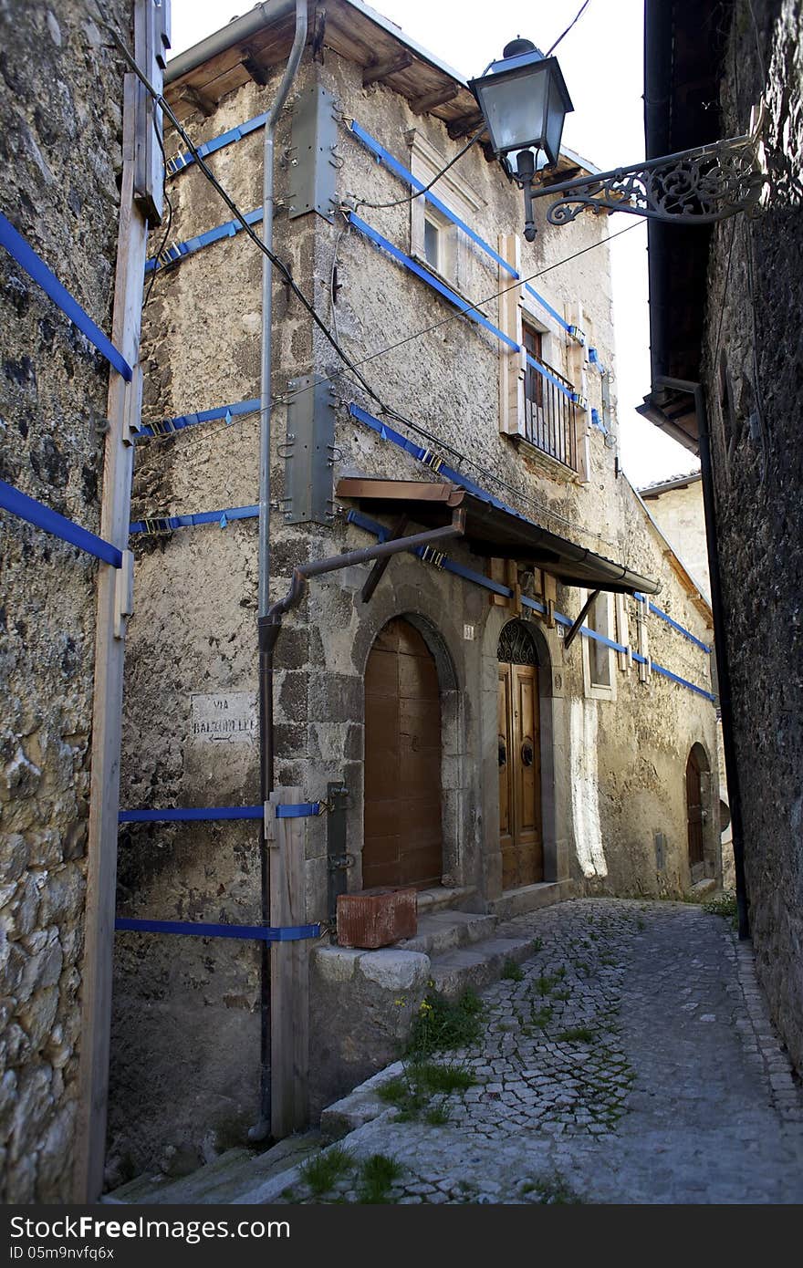 Historic center of Fontecchio (Abruzzo - Italy), more than 3 years after earthquake. In this picture the 14th century fountain. Fontecchio is a comune and town in the Province of L'Aquila in the Abruzzo region of Italy. History[edit] There is archaeological evidence of the Roman settlement of Fonticulanum down on the Aterno river. In the Middle Ages a castle was built on top of the hill and the population moved up there. The condottiero Braccio da Montone (Fortebraccio) (1368â€“1424) tried and failed to capture the castle in the 14th century. The earthquake caused damage to many buildings in the medieval center of Fontecchio. Several buildings also collapsed. Historic center of Fontecchio (Abruzzo - Italy), more than 3 years after earthquake. In this picture the 14th century fountain. Fontecchio is a comune and town in the Province of L'Aquila in the Abruzzo region of Italy. History[edit] There is archaeological evidence of the Roman settlement of Fonticulanum down on the Aterno river. In the Middle Ages a castle was built on top of the hill and the population moved up there. The condottiero Braccio da Montone (Fortebraccio) (1368â€“1424) tried and failed to capture the castle in the 14th century. The earthquake caused damage to many buildings in the medieval center of Fontecchio. Several buildings also collapsed