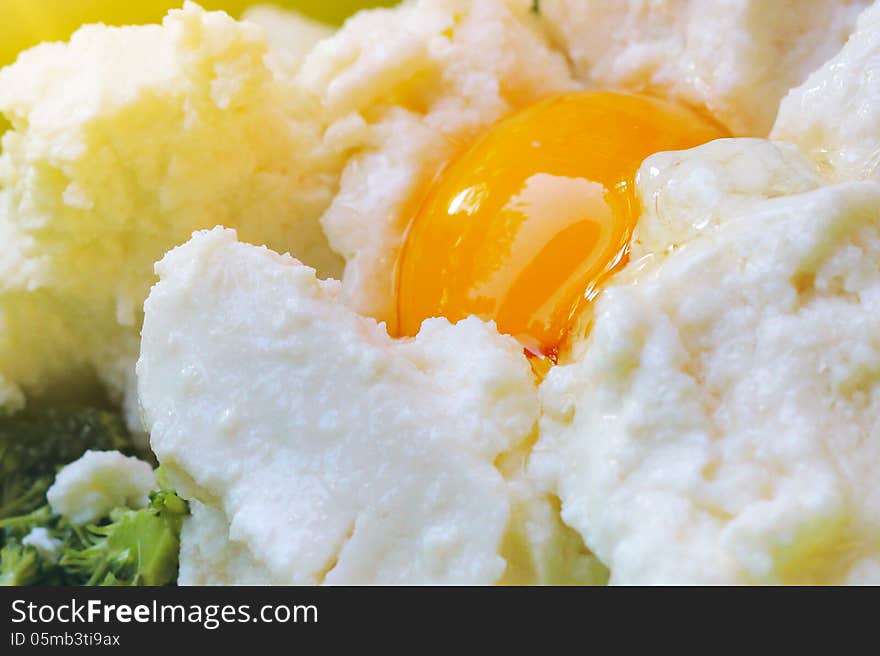 Egg and cottage cheese