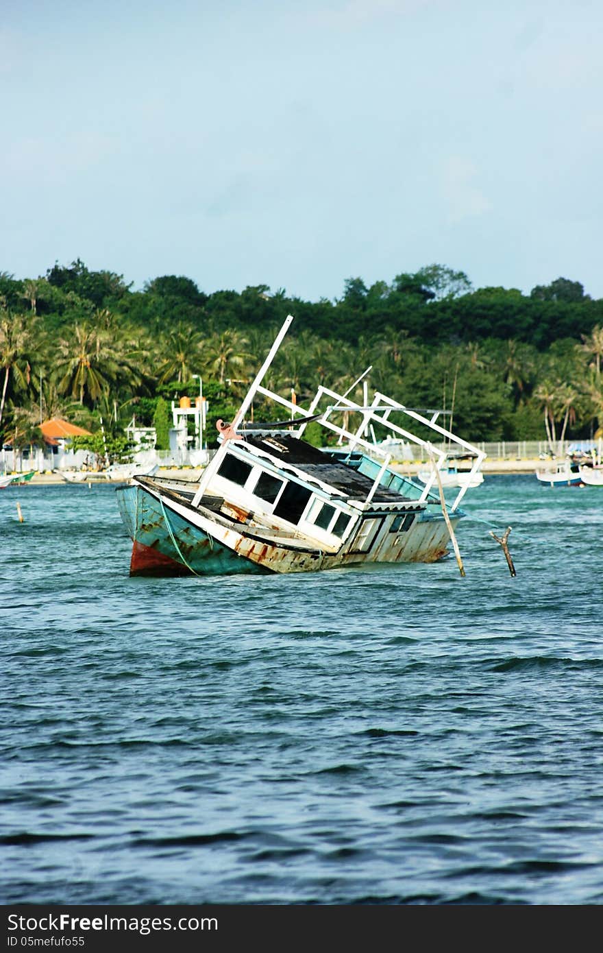 An oblique vessel that has been unused in Karimun Java