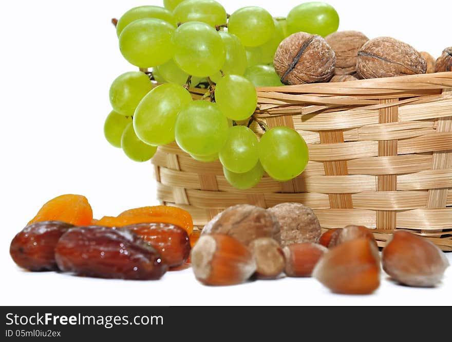 Dried fruits and grapes