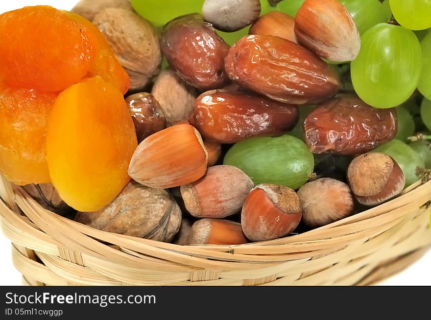 Dried fruits and grapes