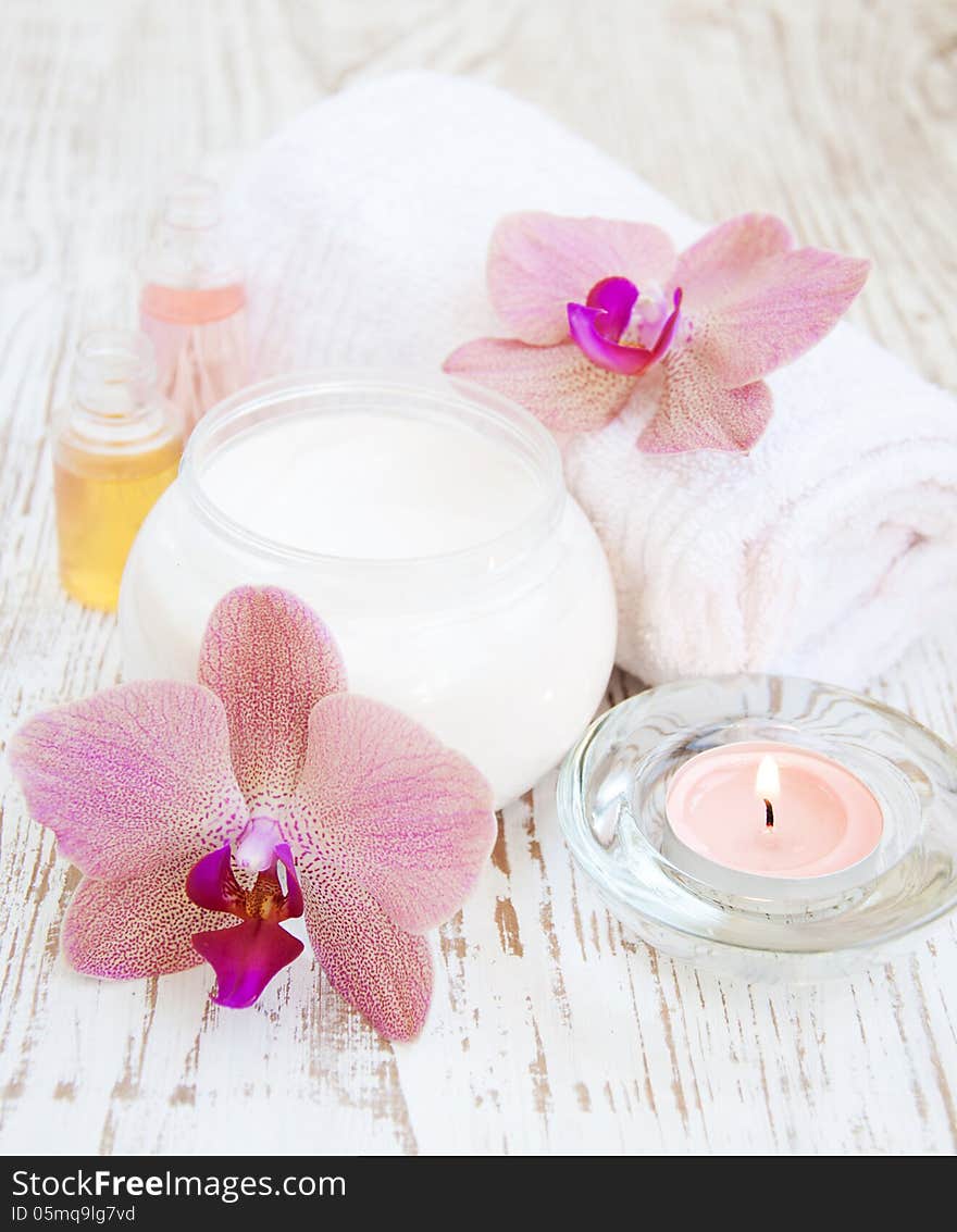 Moisturizing cream with pink orchids