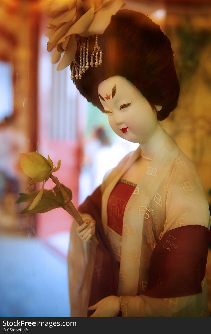 Taking flower woman silk figurines xian