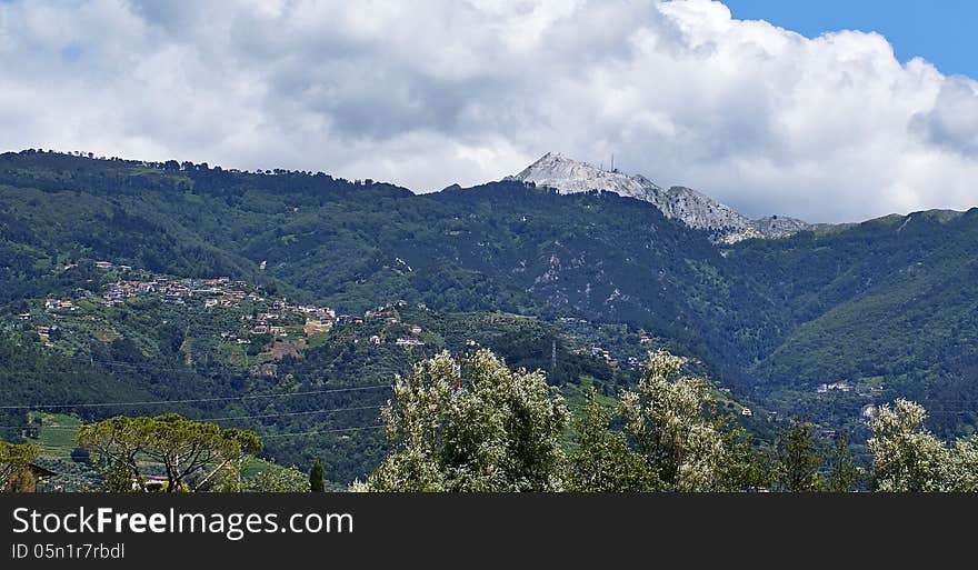 Beautiful photo of apuan alps in tuscany , italy