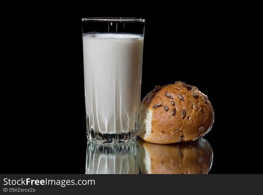 A glass of milk and muffin bread