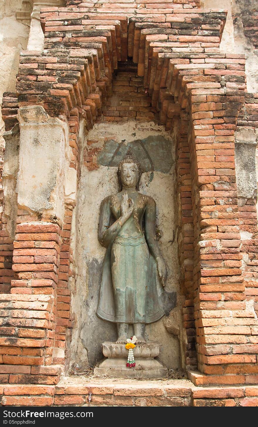 Old image buddha destroyed in Ayutthaya