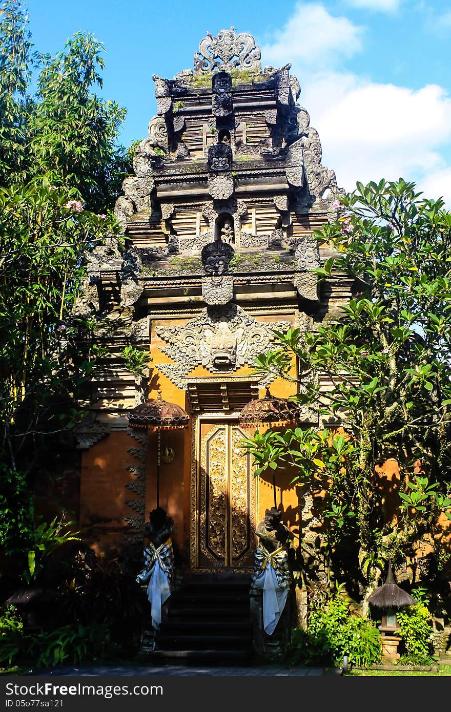 Balinese Tempel in Kings city Ubud, Bali, Indonesia on a beautiful sunny day. Balinese Tempel in Kings city Ubud, Bali, Indonesia on a beautiful sunny day.