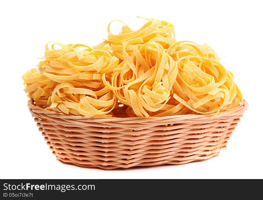 Tagliatelle paglia e fieno at basket